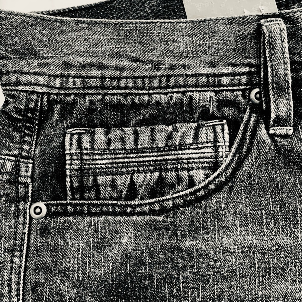 Men’s Denim Short. - Picture 4 of 5